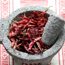Load image into gallery viewer, Chile de árbol en molcajete